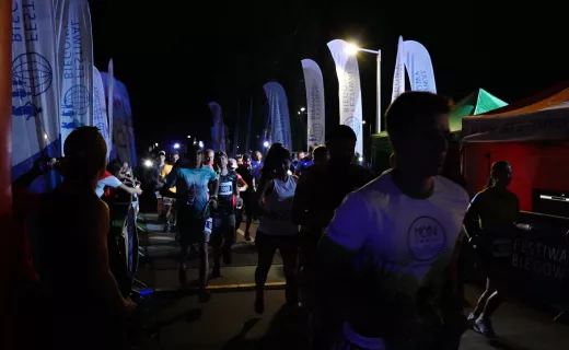 Ostatnie piątkowe zmagania na Festiwalu Biegowym. Ruszył Bieg Nocny na 7 km - 25